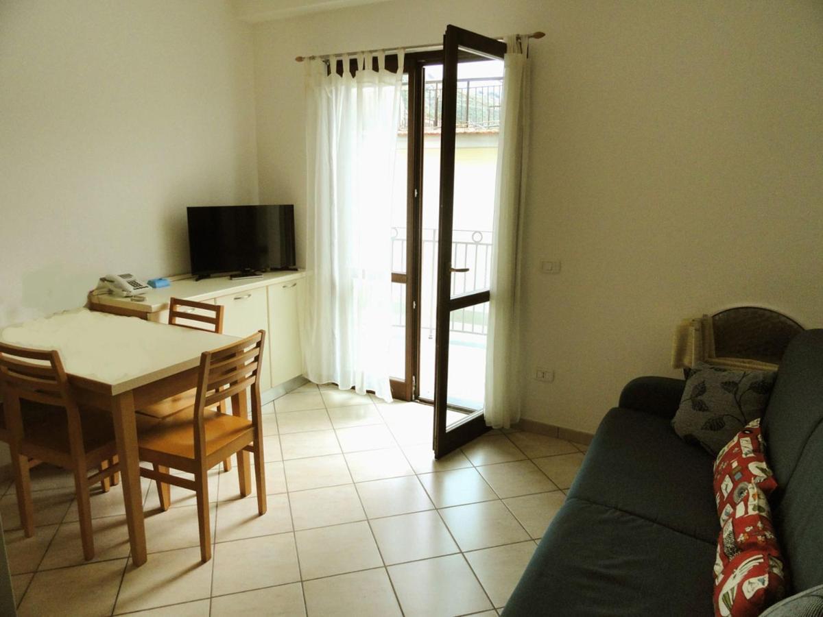 Acciaroli Vacanze Residence ภายนอก รูปภาพ
