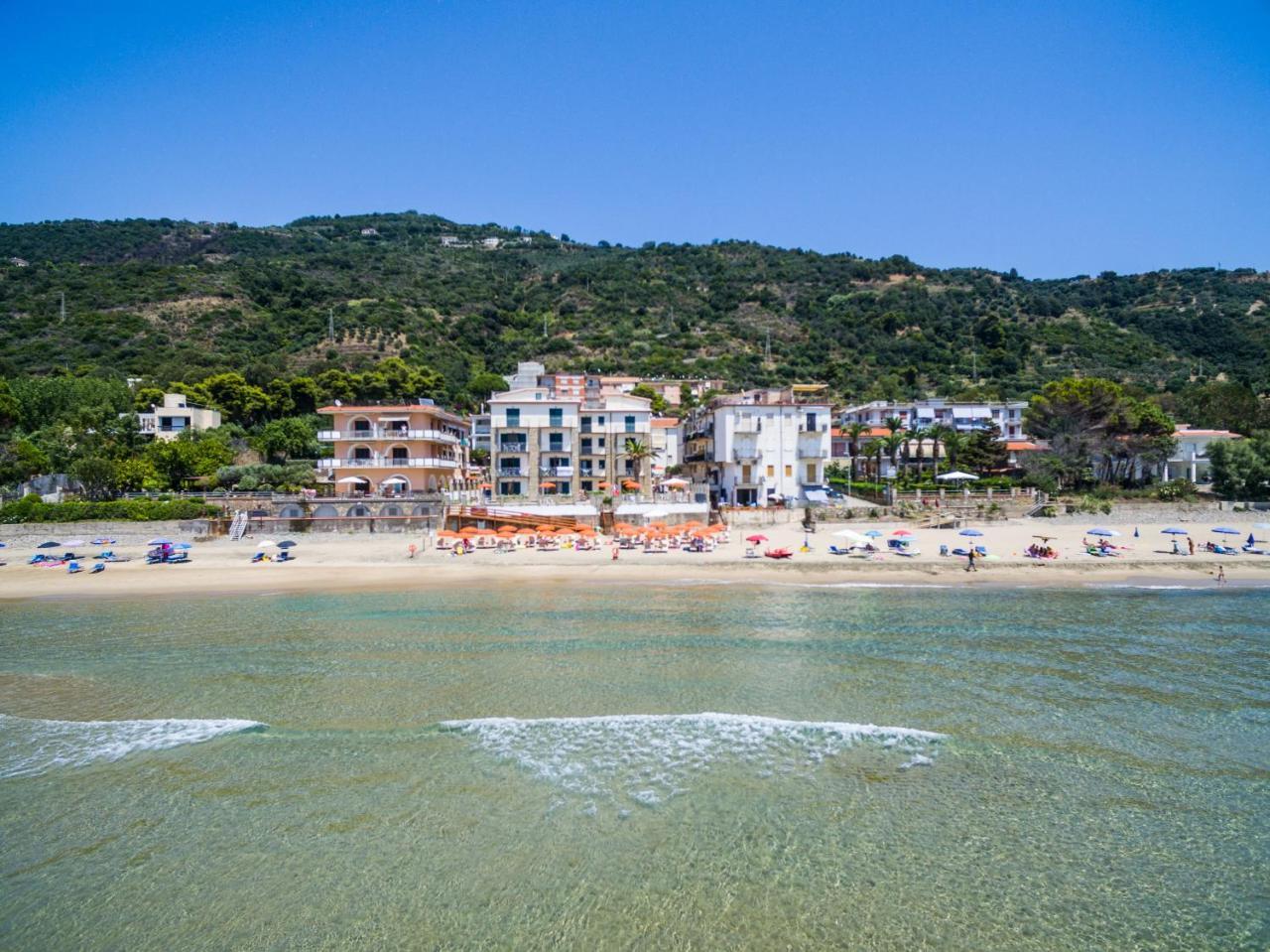 Acciaroli Vacanze Residence ภายนอก รูปภาพ