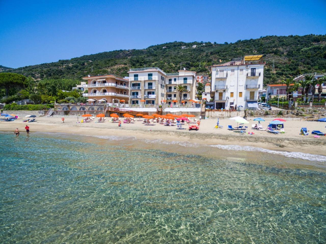Acciaroli Vacanze Residence ภายนอก รูปภาพ