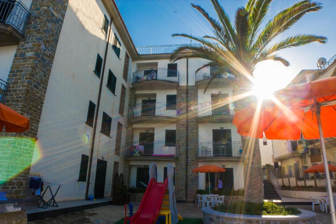 Acciaroli Vacanze Residence ภายนอก รูปภาพ