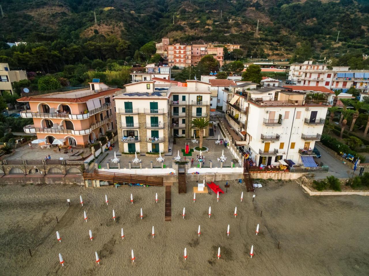 Acciaroli Vacanze Residence ภายนอก รูปภาพ