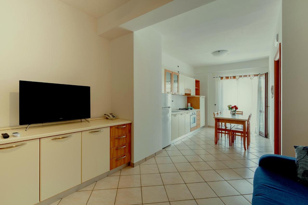 Acciaroli Vacanze Residence ภายนอก รูปภาพ